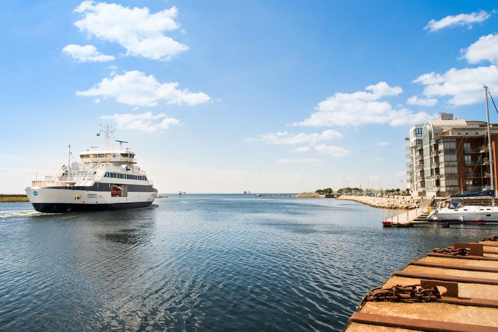 Moetesplats Borstahusen Hotel แลนด์สครูนา ภายนอก รูปภาพ